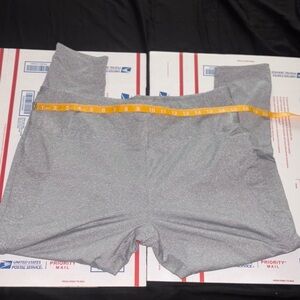 $1 SALE (5 ITEM MINIMUM NO MAXIMUM) REST OF CLOSET IS 5$ EACH 2 ITEM MINIMUM 🥳🥳🥳